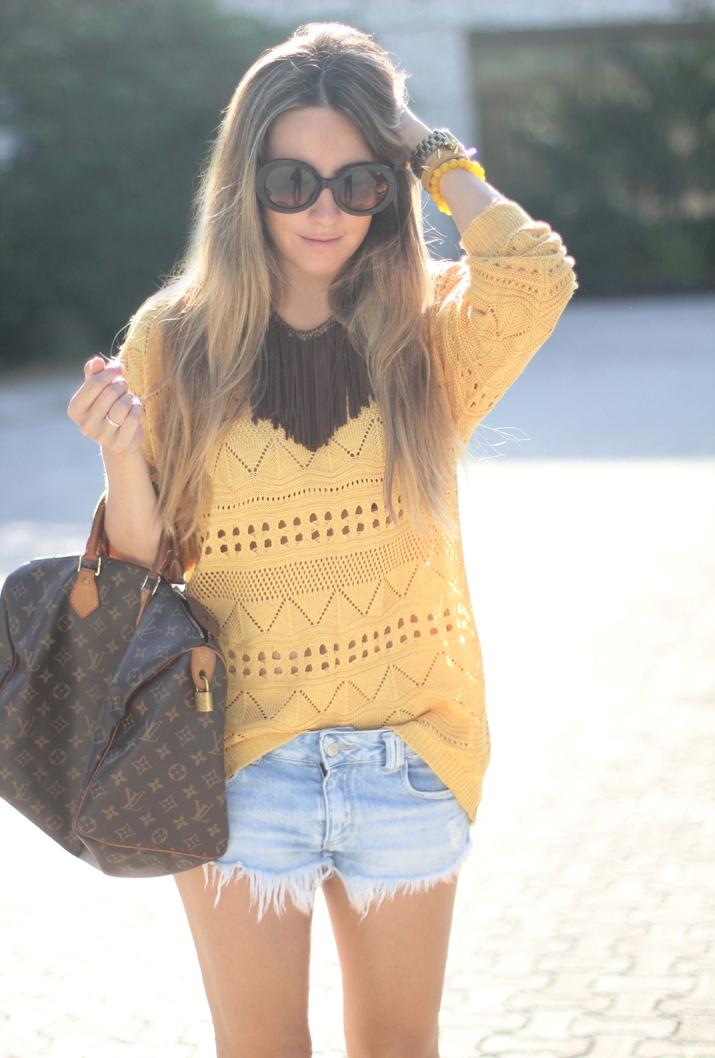 Moutarde tribal sweater Yellow / moutarde tribal sweater with fringed necklace by fashion blogger Mónica Sors