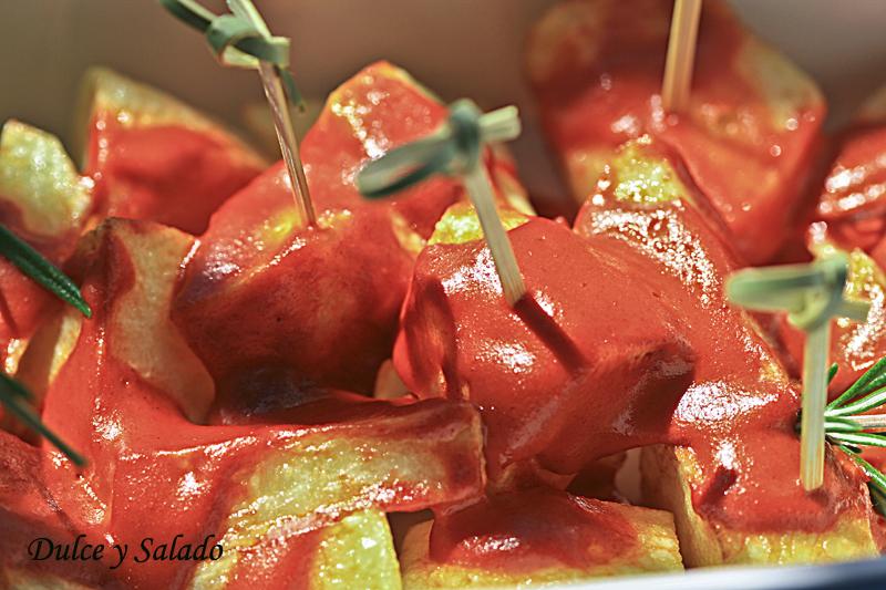 PATATAS CON SALSA BRAVA PATATAS CON SALSA BRAVA