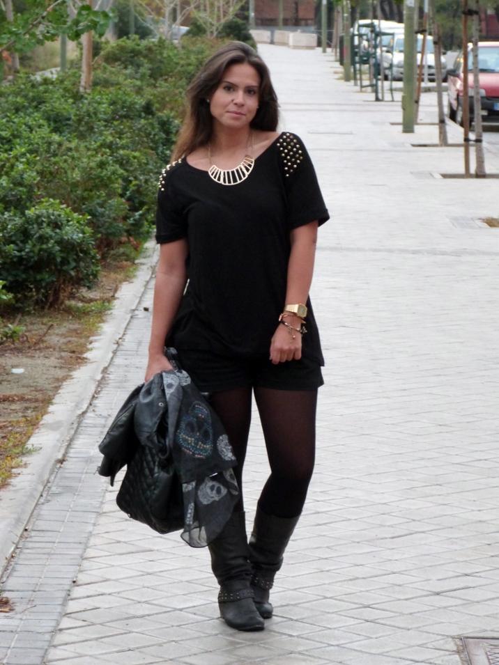 Foulard de calaveras de ZARA....¡lista para ir de concierto! Foulard de calaveras de ZARA....¡lista para ir de concierto!