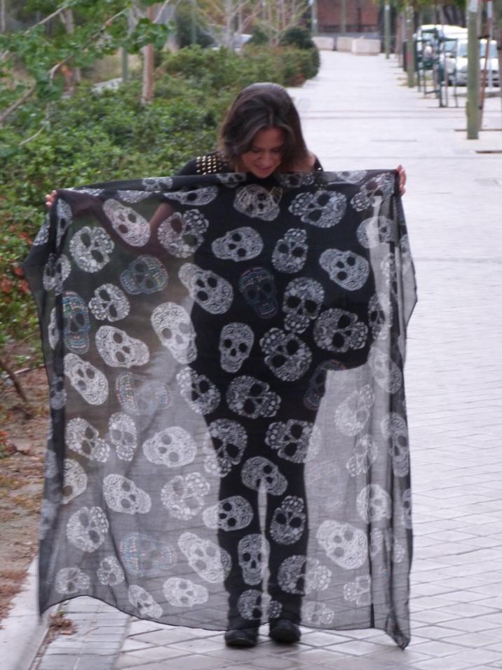 Foulard de calaveras de ZARA....¡lista para ir de concierto!