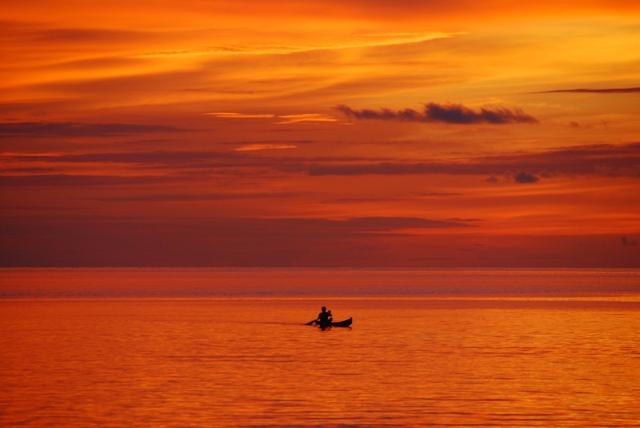 Atardecer en las islas Togian Islas Togian. El paraíso perdido de Indonesia