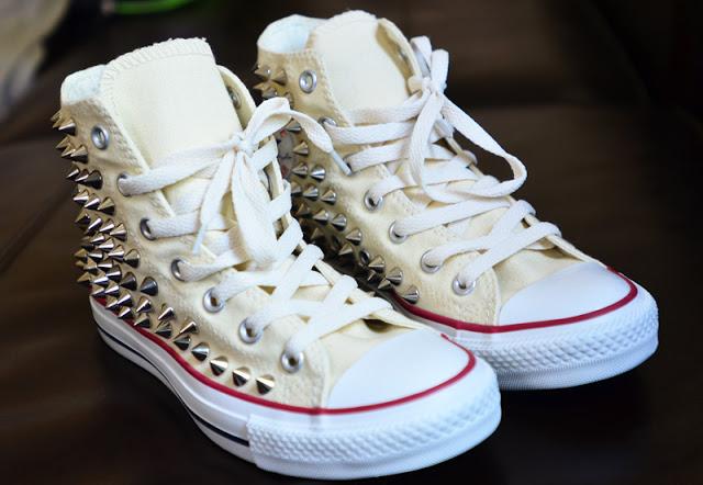 DIY CONVERSE CON TACHUELAS