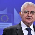 John Dalli La dimisión del comisario europeo de Salud paraliza la directiva que establece el etiquetado genérico del tabaco