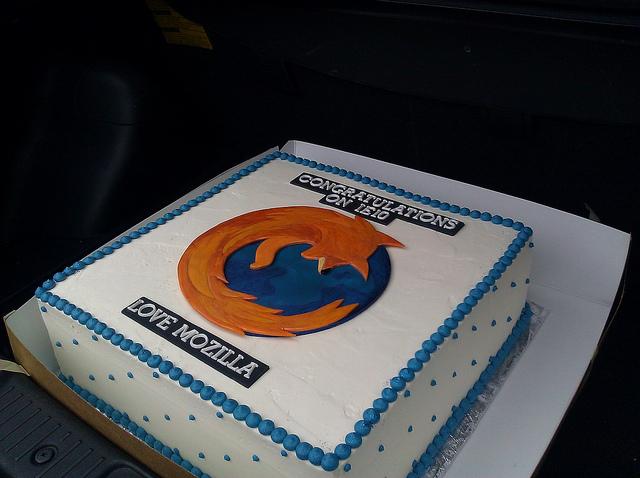 mozilla-cake La tradición continúa, el equipo de Mozilla le envió un pastel a la gente de Internet Explorer10