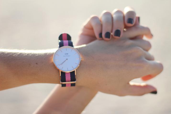 Preppy style watch by fashion blogger