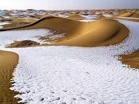 El espectáculo de la nieve en el Sahara El espectáculo de la nieve en el Sahara