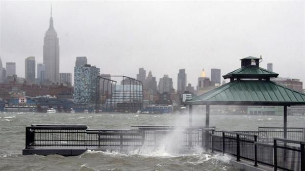 SANDY: Se elevan a 40 los muertos y Obama otorga ayuda federal a Nueva York y Nueva Jersey SANDY: Se elevan a 40 los muertos y Obama otorga ayuda federal a Nueva York y Nueva Jersey