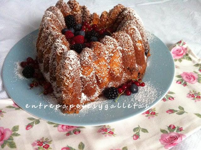 BUNDT CAKE DE FRUTOS ROJOS. MIXED BERRY BUNDT CAKE