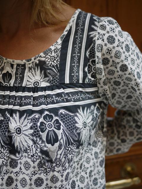 Camisola de estampado geométrico // Loose-fitting shirt with geometric print Camisola de estampado geométrico // Loose-fitting shirt with geometric print