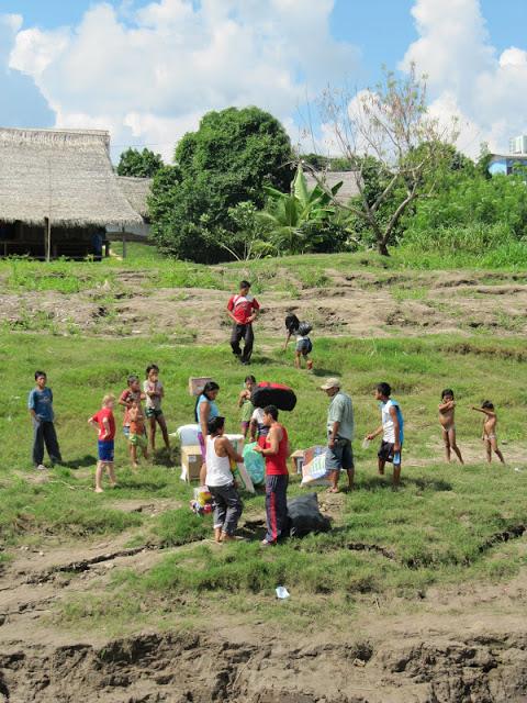 Navegando en el Amazonas: desde Pucallpa hasta Contamana Navegando en el Amazonas: desde Pucallpa hasta Contamana