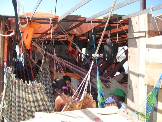 Navegando en el Amazonas: desde Pucallpa hasta Contamana Navegando en el Amazonas: desde Pucallpa hasta Contamana