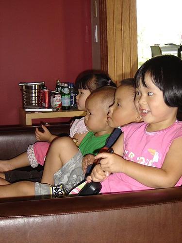 Los niños que comen frente a la televisión pueden desarrollar obesidad