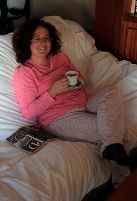 Outfit Juana pijamas, tea and books ( Punto blanco) Outfit Juana pijamas, tea and books ( Punto blanco)