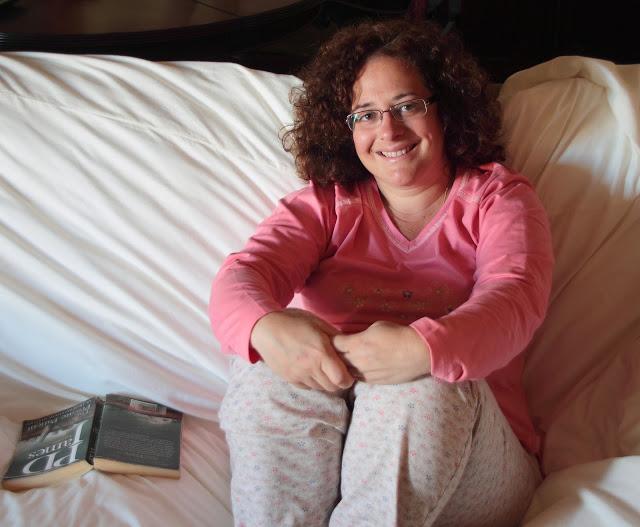 Outfit Juana pijamas, tea and books ( Punto blanco) Outfit Juana pijamas, tea and books ( Punto blanco)