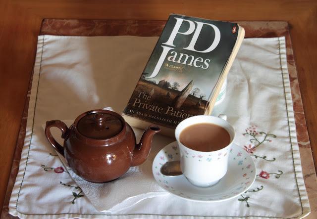 Outfit Juana pijamas, tea and books ( Punto blanco) Outfit Juana pijamas, tea and books ( Punto blanco)