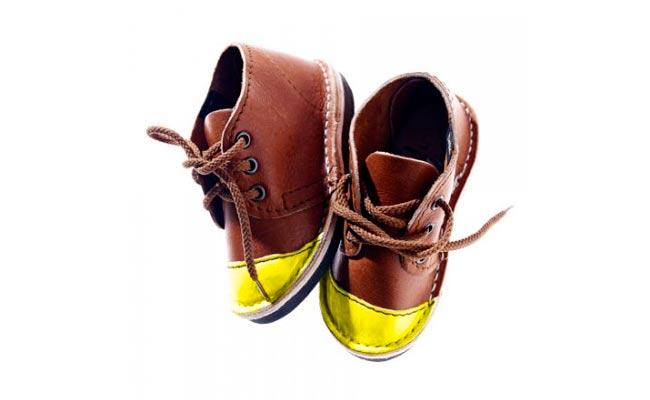 zapatos neon amarillo1 Zapatos para niños con un toque flúor ¡Chulísimos!