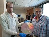 En la Universidad de Granada diseñan un revolucionario dispositivo de almacenamiento de información digital Actualidad Informática. En la Universidad de Granada diseñan un revolucionario dispositivo de almacenamiento de información digital. Rafael Barzanallana. UMU