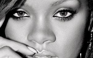 Rihanna: Chris Brown es como una droga