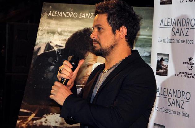 Alejandro Sanz recibe un disco de oro en Hollywood por “La música no se toca”