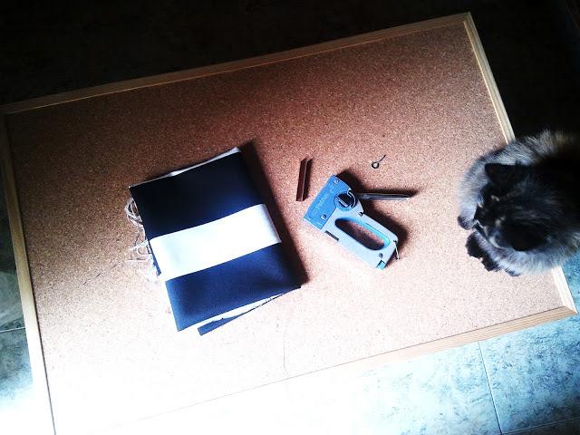 Cuadros con retales y corcho Cuadros con retales y corcho