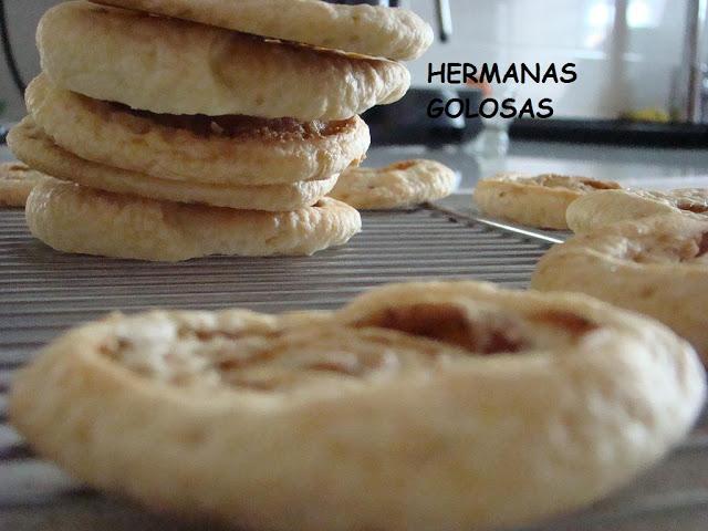 ESPIRALES DE HOJALDRE CON NUECES Y CANELA ESPIRALES DE HOJALDRE CON NUECES Y CANELA