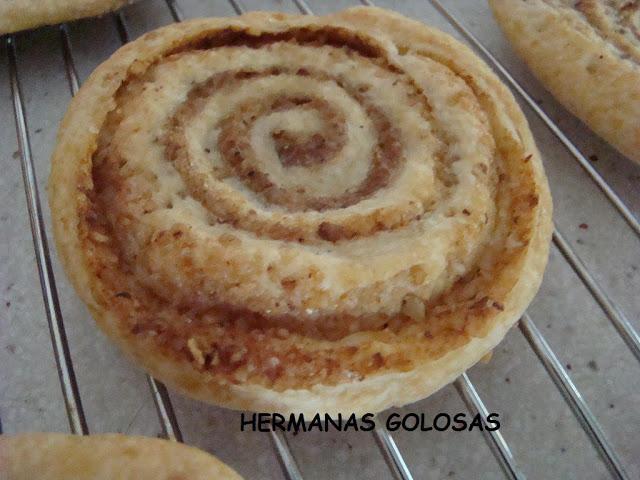 ESPIRALES DE HOJALDRE CON NUECES Y CANELA ESPIRALES DE HOJALDRE CON NUECES Y CANELA