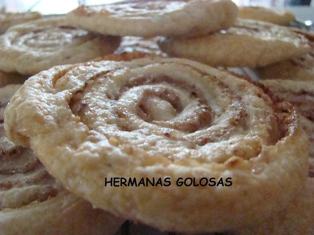 ESPIRALES DE HOJALDRE CON NUECES Y CANELA ESPIRALES DE HOJALDRE CON NUECES Y CANELA