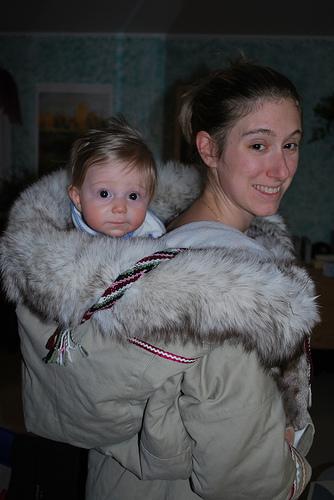Portabebé amautik 06 El amautik, un sorprendente porta-bebé esquimal