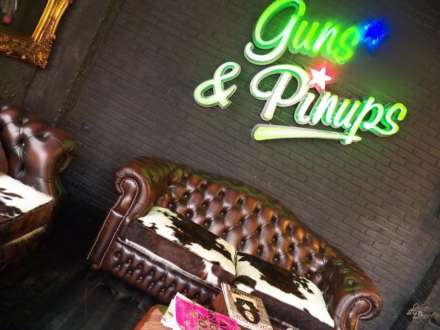 GUNS AND PIN UP GUNS AND PIN UP