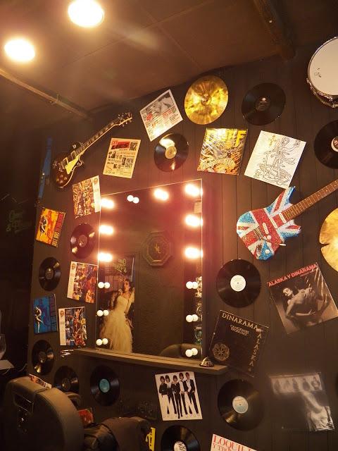 GUNS AND PIN UP GUNS AND PIN UP