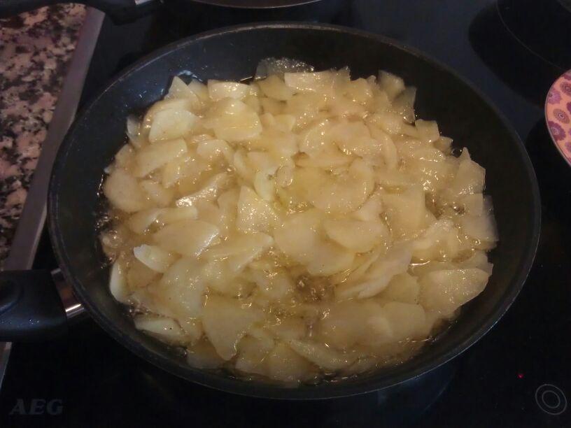Primera receta de tortilla de patatas. La tortilla juliana Primera receta de tortilla de patatas. La tortilla juliana