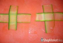 Menú de recetas: cruzamos dos láminas de calabacín que servirán como ravioli Menú de recetas: cruzamos dos láminas de calabacín que servirán como ravioli