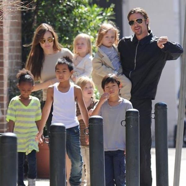 ¿Los hijos de Brad Pitt y Angelina Jolie juegan con la comida?