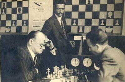 Partida de ajedrez Alexander Alekhine - Andreu Muñoz Partida Alexander Alekhine - Andreu Muñoz en el IV Torneo Internacional de Ajedrez de Sabadell 1945