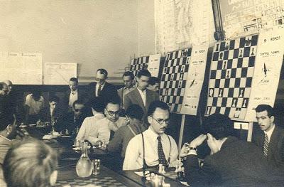 Partidas de la 9ª ronda de IV Torneo Internacional de Ajedrez de Sabadell Sala de juego del IV Torneo Internacional de Ajedrez de Sabadell 1945