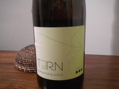 TERN GARNATXA BLANCA, 2011. Precio entre 9-10 euros. D.O ... TERN GARNATXA BLANCA, 2011. Precio entre 9-10 euros. D.O ...
