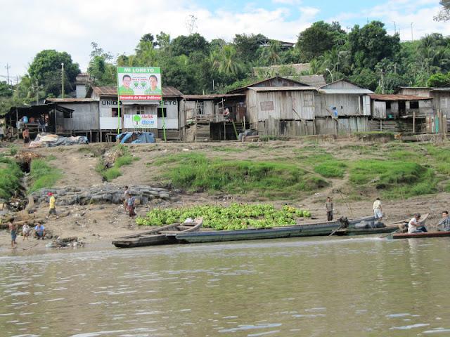 Espejo de las nubes: la laguna Tipishca en Contamana Espejo de las nubes: la laguna Tipishca en Contamana