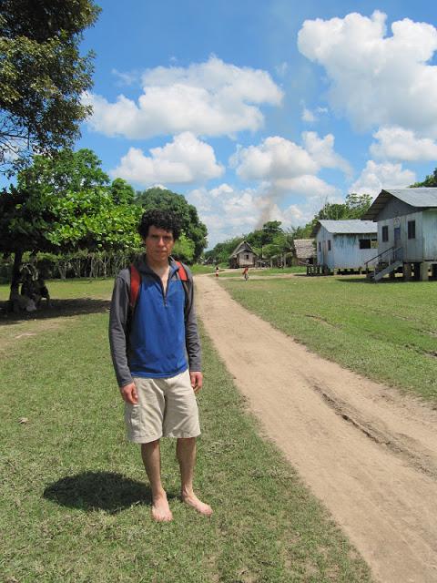 Espejo de las nubes: la laguna Tipishca en Contamana Espejo de las nubes: la laguna Tipishca en Contamana