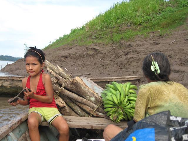 Espejo de las nubes: la laguna Tipishca en Contamana Espejo de las nubes: la laguna Tipishca en Contamana