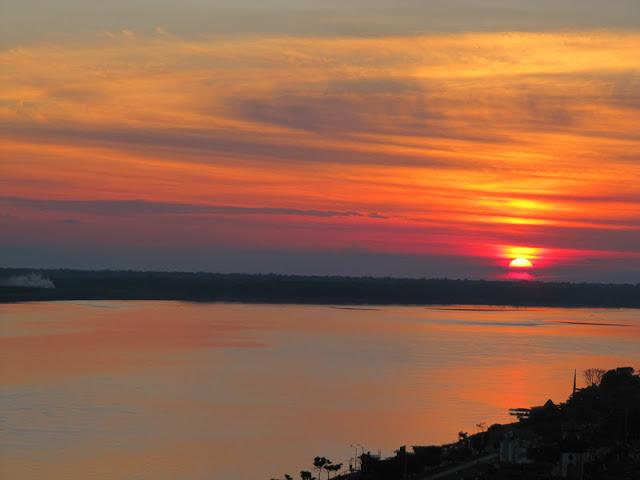 Espejo de las nubes: la laguna Tipishca en Contamana Espejo de las nubes: la laguna Tipishca en Contamana