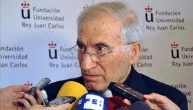 Rouco se convierte y tras explulsar a los desahuciados del templo, ahora los defiende. Rouco se convierte y tras explulsar a los desahuciados del templo, ahora los defiende.