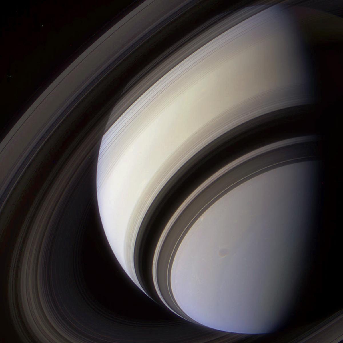 Saturno, en color