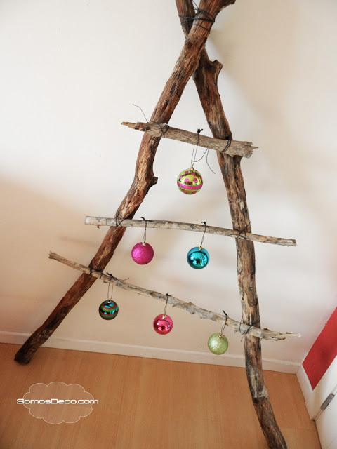UN ÁRBOL ORIGINAL DE NAVIDAD Un Árbol de Navidad original.