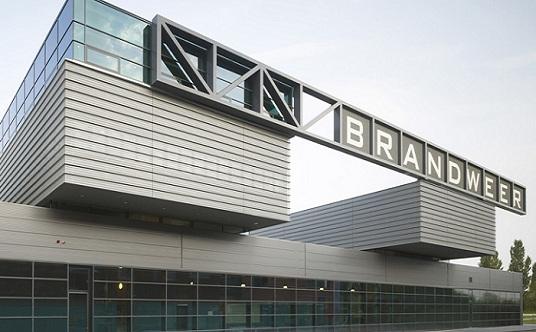 ESTACION DE BOMBEROS DE DORDRECHT DG1 TRIBUTO A LAS FORMAS SIMPLES