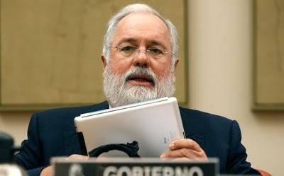 Cañete, entre los negocios,  la política y la fotogenia.