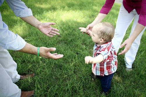 primeros-pasos La velocidad estimula a los niños para aprender a caminar