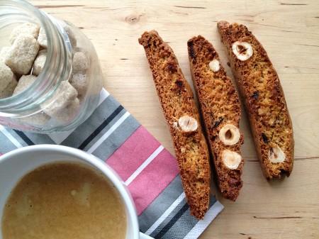 Buen finde Biscotti repostería fácil recetas rápidas para el café recetas postres frutos secos frutas desecadas chocolate recetas delikatissen recetas caseras galletas receta fácil galletas pastas secas chocolate frutos secos pastas para el té pastas para el café pastas caseras receta gastro blog dulces rápidos receta dulces con frutos secos dulces caseros baratos blog con recetas repostería biscotti con avellanas y chocolate biscotti