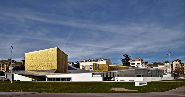 Llinàs-Llobet-Ayesta-Vives: Teatro Atlántida, Vic 1_4