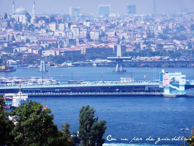 Puente de Gálata sobre el Cuerno de oro visto desde Topkapi Galata-topkapi