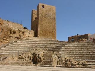 Pollina: entre la torre y el maná Pollina: entre la torre y el maná